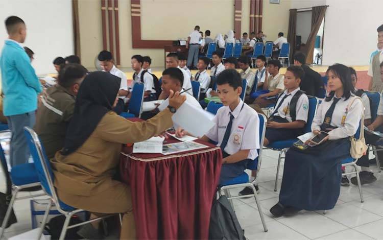 Aktivitas di sekolah