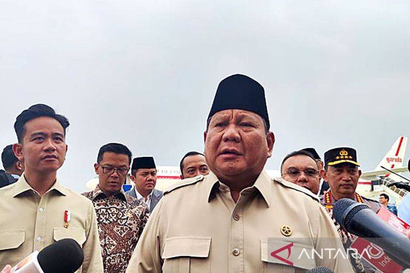 Presiden RI Prabowo Subianto memberikan keterangan pers di Pangkalan TNI AU Halim Perdanakusuma, Jakarta, Rabu (16/7/2025). ANTARA/Mentari Dwi Gayati/pri. (ANTARA/Mentari Dwi Gayati)