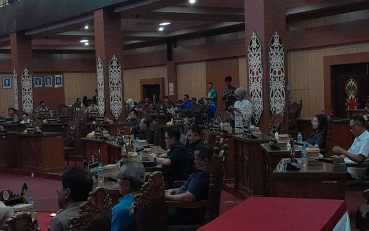 Aktivitas Rapat Paripurna Ke-11 Masa Persidangan III Tahun Sidang 2024/2025 yang digelar di Ruang Sidang Paripurna DPRD Kota Palangka Raya (Foto:MARINI)