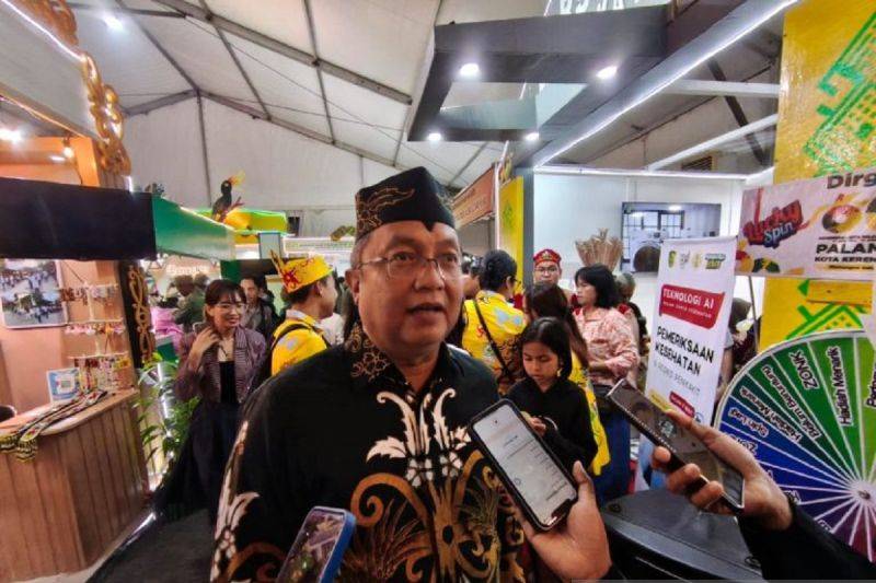 Direktur RSUD Kota Palangka Raya, Abram Sidi Winasis. ANTARA/Rendhik Andika.