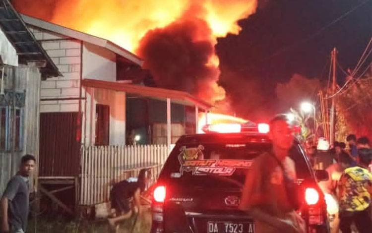 Musibah kebakaran di Komplek Kenaungan Jaya 1, Jalan Trans Kalimantan, Handil Bakti, Kabupaten Barito Kuala, Kalimantan Selatan, Selasa, 29 Juli 2025 sekitar pukul 23.00 WITA. (IST)