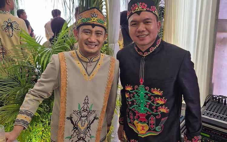 Anggota Komisi II DPRD Palangka Raya Yudhi Karlianto Manan? saat berfoto bersama Wali Kota Palangka Raya Fairid Naparin (Foto : IST)