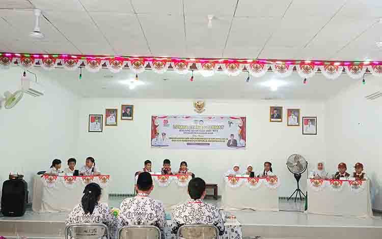 Peserta lomba cerdas cermat tingak SD di Aula Kecamatan Kahayan Hilir, Jumat, 1 Agustus 2025. (FOTO: RETHA)