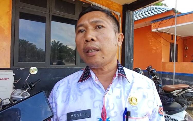 Camat Mentaya Hilir Utara Muslih. (FOTO: DEWIP)
