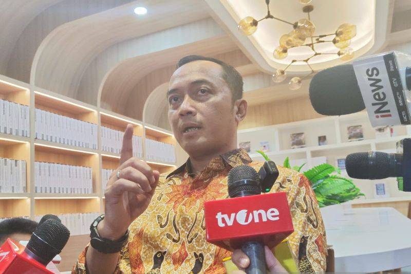 Menteri Sekretaris Negara Prasetyo Hadi memberikan keterangan pers di Istana Kepresidenan Jakarta, Selasa (5/8/2025). ANTARA/Mentari Dwi Gayati