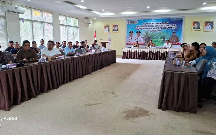 Peserta saat mengikuti Rapat Penetapan Harga TBS Periode II Bulan Juli 2025. (FOTO: IST)