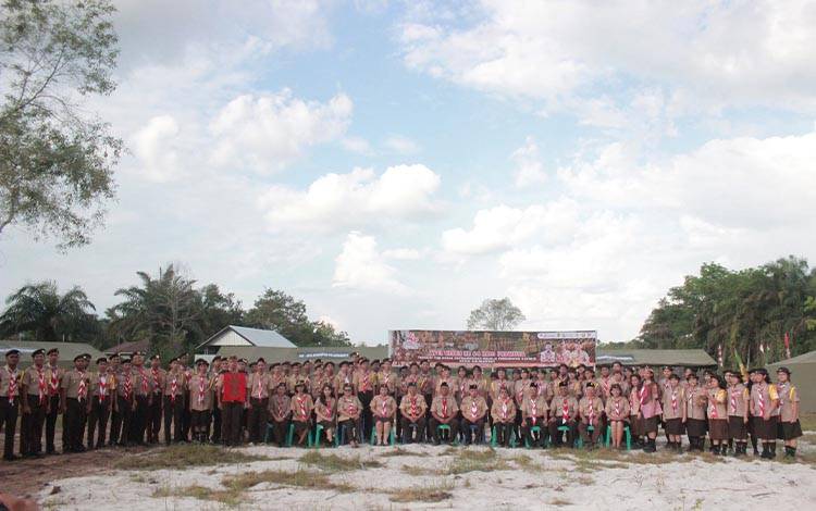 Foto bersama Jumpa Karya Bhakti Pramuka Penegak dan Pandega Yayasan Pendidikan Katolik se-Regio Kalimantan Tahun 2025 (Foto: ist)