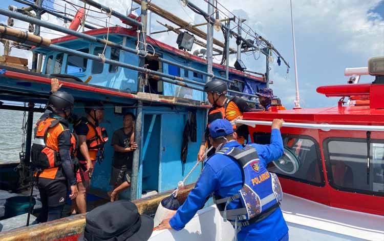 Tim gabungan saat berupaya melakukan pencarian ABK KM 7 (Foto : Basarnas Palangka Raya)