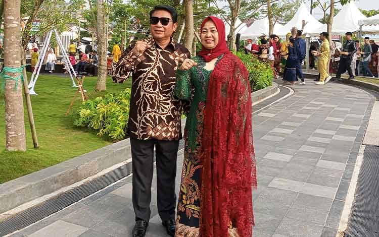 Owner CBI Group H. Abdul Rasyid AS beserta istri tercinta hadir langsung di acara CBI Group Peringati HUT RI ke-80 Tahun, Minggu, 17 Agustus 2025 (FOTO: NURITA)