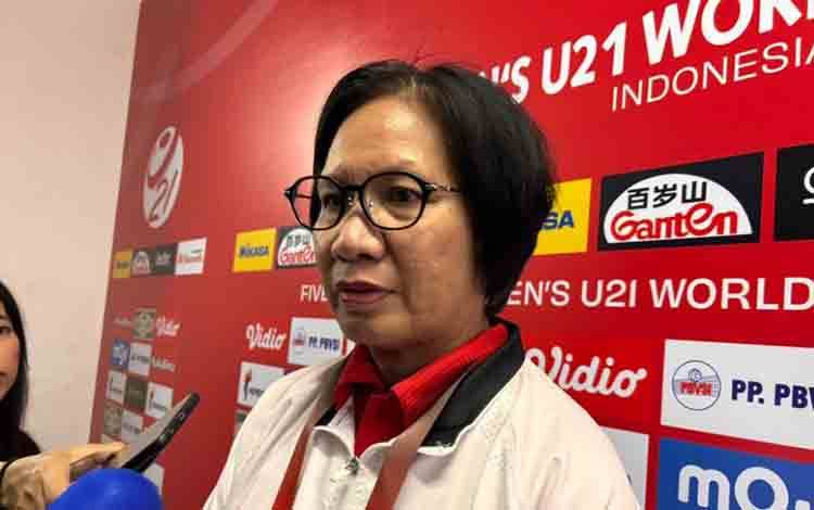 Manajer tim nasional bola voli putri U-21 Indonesia Ernita Pongky saat ditemui pewarta di Jawa Pos Arena, Surabaya, Jawa Timur, Minggu (17/8/2025). ANTARA/FAJAR SATRIYO