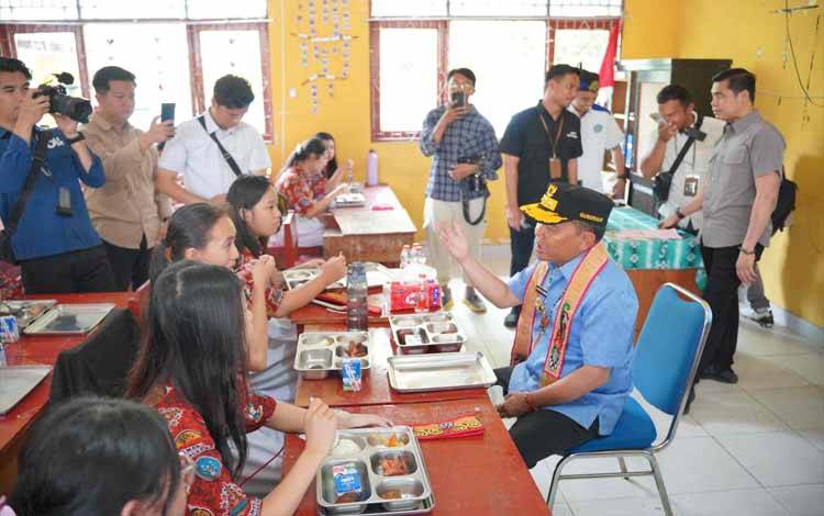 Gubernur Agustiar Sabran menekankan bahwa pemerintah hadir sebagai orang tua bagi seluruh pelajar di Kalteng. (FOTO:DISDIK KALTENG)