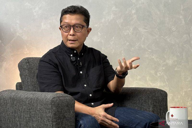 Dokter spesialis jantung dan pembuluh darah Daniel Tanubudi menjelaskan risiko penggunaan vape bagi kesehatan dalam wawancara di Tangerang Selatan, Banten, Rabu (20/8/2025). (ANTARA/Hreeloita Dharma Shanti)