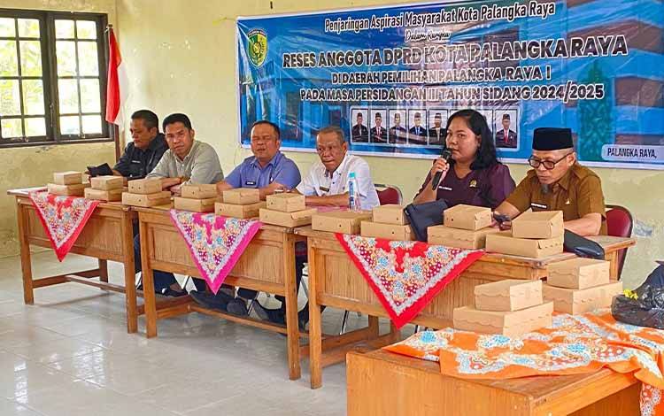 Anggota DPRD Palangka Raya, Sri Ani Rintuh saat melaksanakan reses di Kelurahan Pager Kecamatan Rakumpit (Foto: Dokumen Pribadi untuk Borneonews)