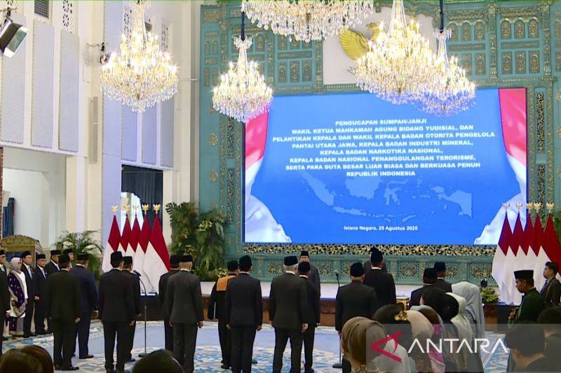 Suasana acara pelantikan dan pengambilan sumpah jabatan Kepala BNN yang baru beserta pejabat lainnya oleh Presiden Prabowo Subianto di Istana Negara, Jakarta, Senin (25/8/2025). ANTARA/HO-BPMI Sekretariat Presiden.