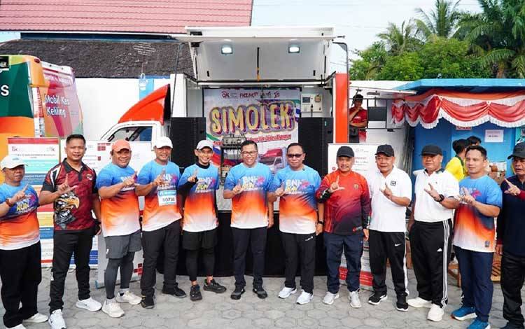 OJK hadirkan layanan SiMOLEK serta konsultasi keuangan bagi 1.400 peserta Fun Run dan masyarakat umum. (FOTO: Istimewa)