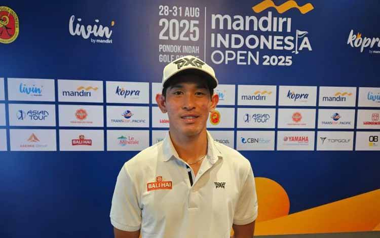 Pegolf Indonesia, Gabriel Hansel Hari, berpose setelah jumpa pers menjelang Mandiri Indonesia Open 2025 di Pondok Indah Golf Course, Jakarta, Rabu (27/8/2025). (ANTARA/RAUF ADIPATI)