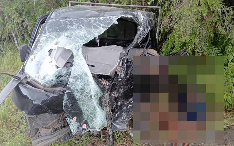 Mobil Suzuki Carry Pick Up berwarna hitam dengan nomor polisi KH 8920 LE, mengalami rusak berat akibat ?peristiwa kecelakaan yang terjadi ( Foto : Ist)
