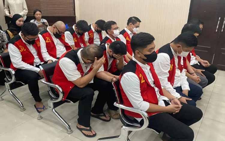 Para terdakwa kasus situs judi daring (online/judol) Kementerian Komunikasi dan Digital (Komdigi) menghadiri sidang tuntutan di Pengadilan Negeri Jakarta Selatan, Jakarta, Rabu (23/7/2025). ANTARA/Luthfia Miranda Putri