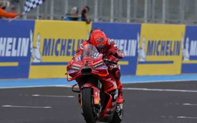 Pebalap Ducati Lenovo Marc Marquez merebut pole position perdana MotoGP Hungaria 2025 di Balaton Park setelah mendominasi sesi kualifikasi dan mencatatkan waktu 1 menit 36,518 detik. motogp.com/pri.