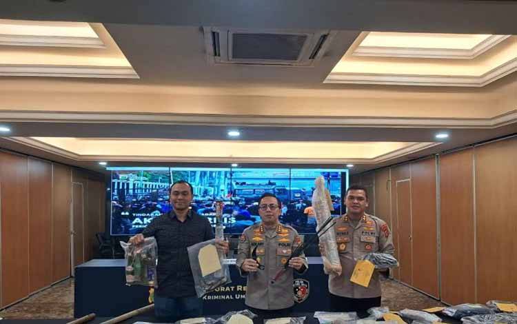 Polda Metro Jaya saat jumpa pers terkait kasus demonstrasi anarkis Jakarta dan sekitarnya pada 25 Agustus hingga 31 Agustus 2025 di Jakarta, Kamis (4/9/2025). ANTARA/Mario Sofia Nasution