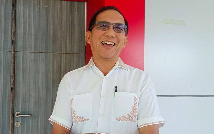 Direktur RSUD Pulang Pisau dr Mulyanto Budiharjo usai diwawancara, Sabtu, 6 September 2025. (FOTO: RETHA)
