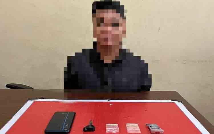 IAP saat diamankan di Satresnarkoba Polresta Palangka Raya (Foto: Satresnarkoba Polresta Palangka Raya)