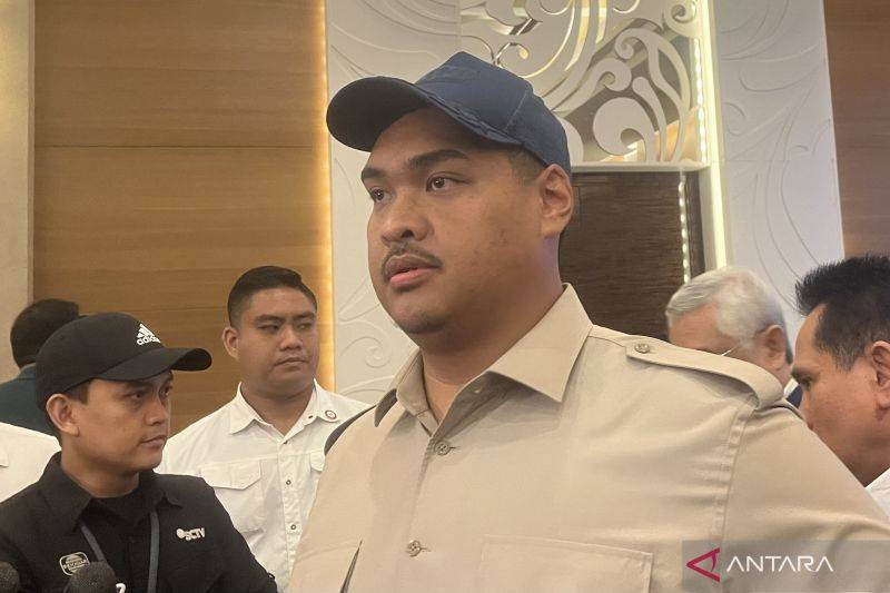 Arsip foto - Menteri Pemuda dan Olahraga RI Dito Ariotedjo ditemui usai pelantikan Pengurus Besar Akuatik Indonesia periode 2025-2029 di Jakarta, Senin (4/8/2025). ANTARA/Arindra Meodia