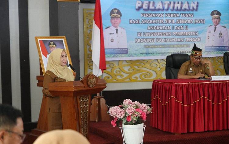 Kepala BPSDM Provinsi Kalteng, Nunu Andriani saat pelatihan purnatugas. (FOTO: IST)