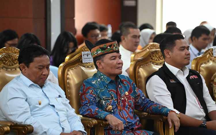 Gubernur Kalimantan Tengah, Agustiar Sabran (tengah). (FOTO:BIRO ADPIM SETDA KALTENG)