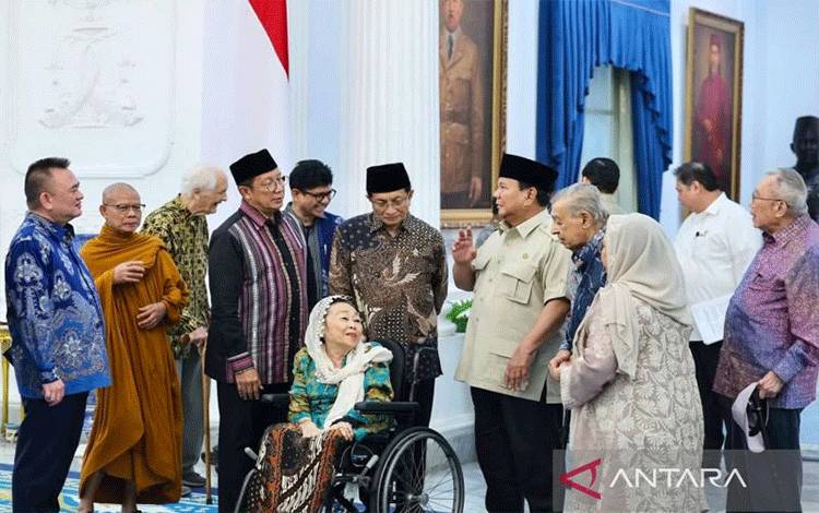 Presiden Prabowo Subianto menerima kedatangan sejumlah tokoh Gerakan Nurani Bangsa untuk berdialog dengan mereka di Istana Kepresidenan di Jakarta, Kamis (11/9/2025). ANTARA/HO-Tim Media Presiden Prabowo Subianto.