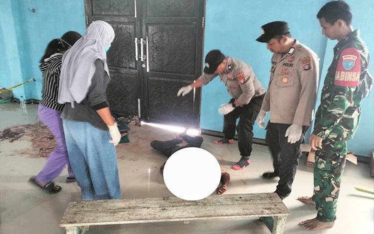 Korban Ahmad Reza ketika ditemukan tak bernyawa di kawasan masjid Desa Buhut Jaya, Kapuas Tengah, Kamis, 11 September 2025. (FOTO: Humas Polres Kapuas)