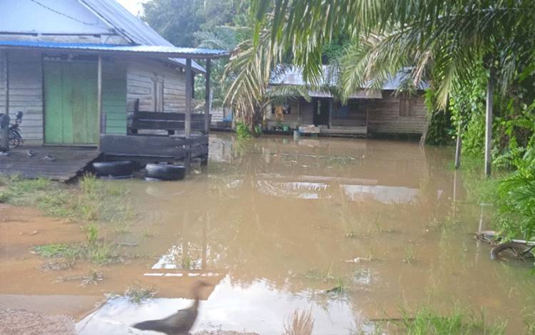 Banjir di Desa Satiung. (FOTO: Kades Satiung)