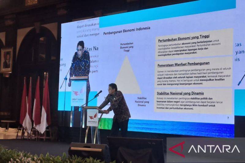 Menteri Keuangan menyampaikan pidatonya dalam Forum Great Lecture di Jakarta, Kamis (11/9). Ia optimistis Indonesia mampu mencapai target pertumbuhan ekonomi 8 persen. (ANTARA/HO-Forum Great Lecture)