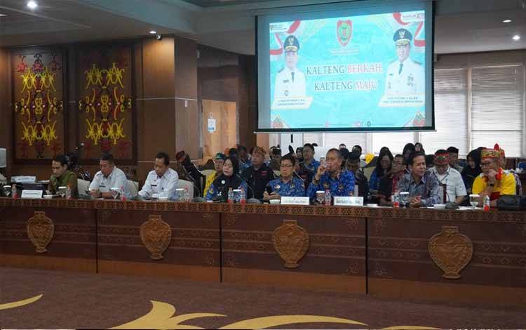 Pembinaan dan Penguatan Kelembagaan Organisasi Kemasyarakatan Provinsi Kalimantan Tengah Tahun di aula Eka Hapakat. (FOTO:BIRO ADPIM SETDA KALTENG)