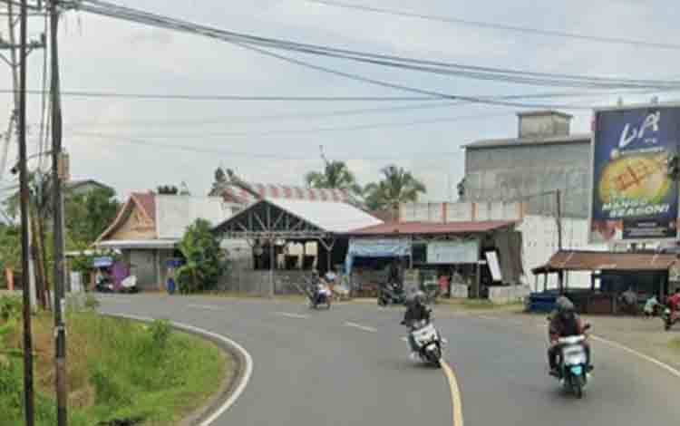 Kondisi tikungan tajam Anjir Mambulau di Jalan Trans Kalimantan, Km.1, Kapuas Hilir. (FOTO. IST)