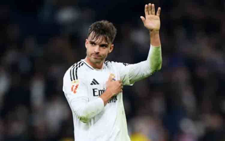 Bek Real Madrid Raul Asencio (Real Madrid)