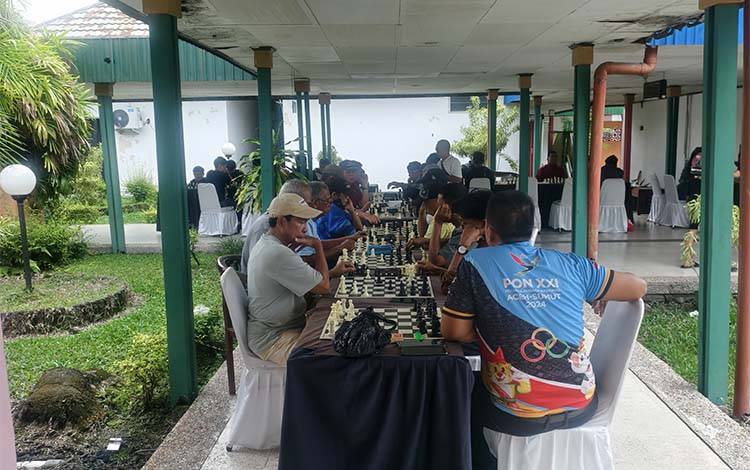 Suasana Turnamen catur kilat dengan menggunakan format Mini Blitz 5+2 di aula Hotel Dandand Tinggang, Palangka Raya, Sabtu, 20 September 2025. (FOTO. IST)