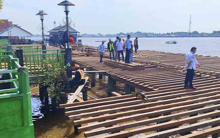 Peninjauan progres Rehabilitasi Pelabuhan KP3 di Kuala Kapuas, Rabu, 24 September 2025. (FOTO. Dishub Kapuas)