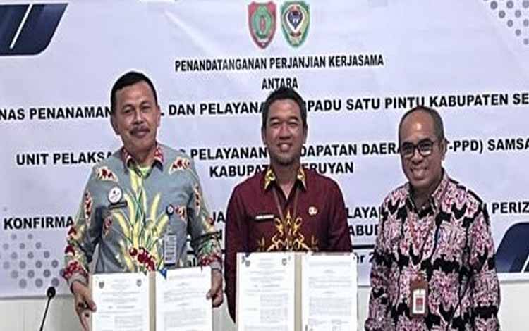 DPMPTSP Kabupaten Seruyan bersama Unit Pelaksana Teknis Pelayanan Pendapatan Daerah (UPT-PPD) Samsat Seruyan, resmi melakukan PKS untuk peningkatan PAD (Foto : Ist)