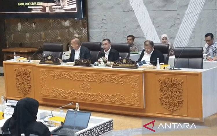 Wakil Ketua DPR RI Sufmi Dasco Ahmad memimpin rapat audiensi bersama API dan RBPI di kompleks parlemen, Jakarta, Rabu (1/10/2025). (ANTARA/Bagus Ahmad Rizaldi)
