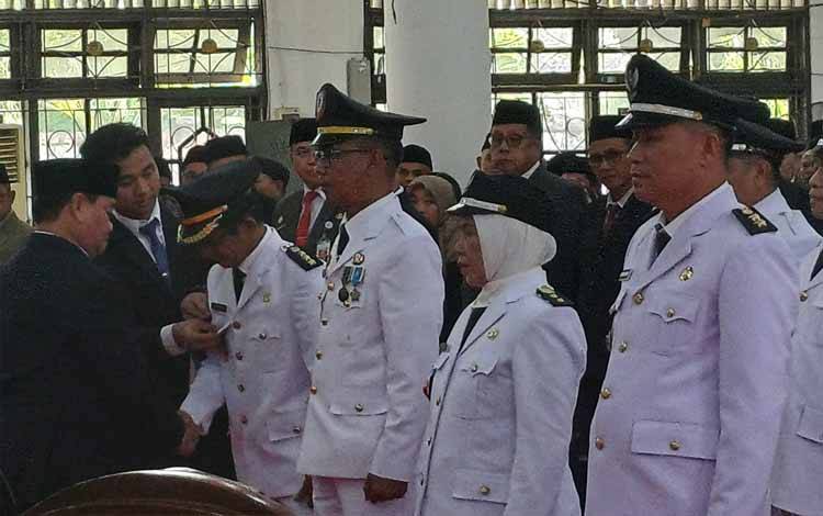 Bupati Kotawaringin Timur Halikinnor melantik 4 camat, Rabu, 8 Oktober 2025. (FOTO: DEWI)
