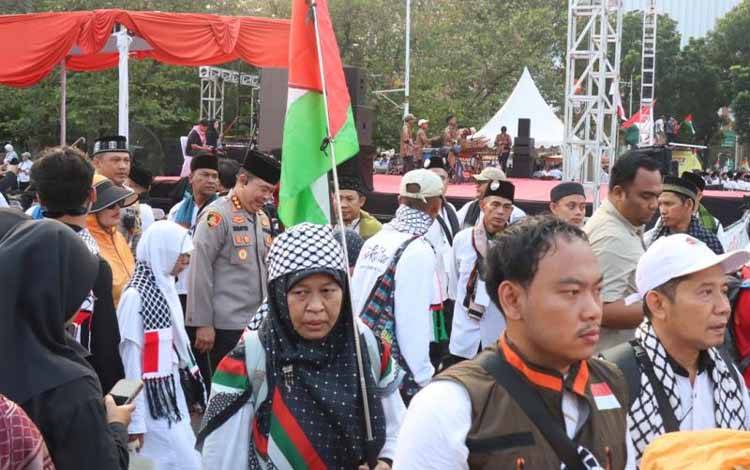 Kapolres Metro Jakarta Pusat Kombes Polisi Susatyo Purnomo Condro memantau aksi bela Palestina bertajuk Indonesia Tolak Genosida di kawasan Patung Kuda Jakarta Pusat pada Minggu (12/10/2025) pagi. ANTARA/HO-Polres Metro Jakarta Pusat