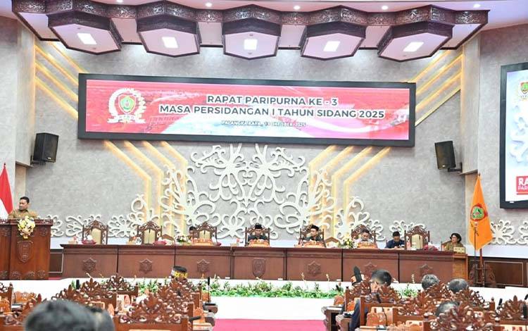 Wakil Gubernur Kalimantan Tengah (Kalteng), Edy Pratowo saat rapat paripurna di DPRD Kota Palangka Raya. (FOTO: BIRO ADPIM SETDA KALTENG)
