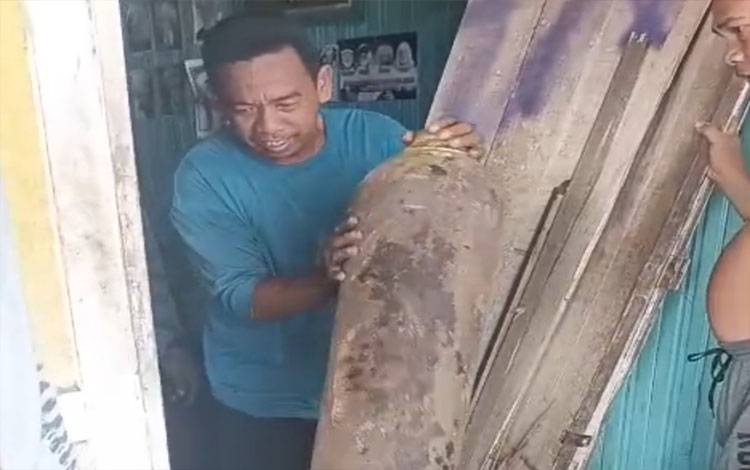 Tabung LPG 50 Kg yang diduga kuat sebagai sumber ledakan di Jalan PM. Noor, Pelambuan, Banjarmasin, Rabu, 15 Oktober 2025. (FOTO. IST)