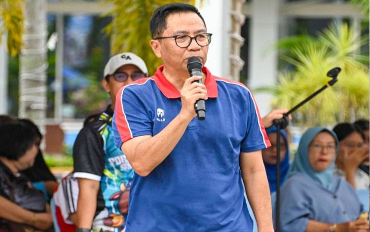 Plt Sekda Provinsi Kalimantan Tengah Leonard S. Ampung. (FOTO:BIRO ADPIM SETDA KALTENG)