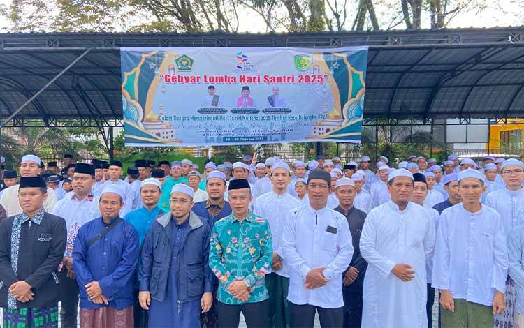 Suasana upacara pembukaan Lomba Santri 2025 se-Palangka Raya di Aula Kemenag Kota Palangka Raya, Sabtu, 18 Oktober 2025. (FOTO: Fitri)