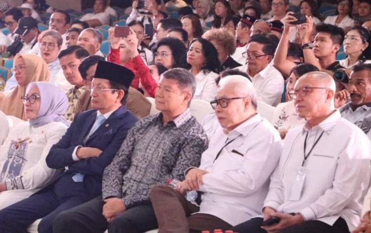(Kiri ke kanan) Menteri Agama Nasaruddin Umar, Ketua Dewan Pembina Formas Hashim Djojohadikusumo, Ketua Umum Formas Yohanes H Budhisedjati, dan Ketua Panitia Doa Bersama Serian Wijatno menghadiri doa bersama di Jakarta, Sabtu (18/10/2025). ANTARA/HO-Formas