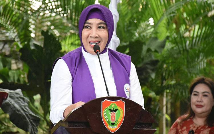 Ketua TP PKK sekaligus Ketua Pembina Posyandu Pusat Tri Tito Karnavian saat kunjungan di Palangka Raya, Kamis, 23 Oktober 2025. (FOTO:BIRO ADPIM SETDA KALTENG)