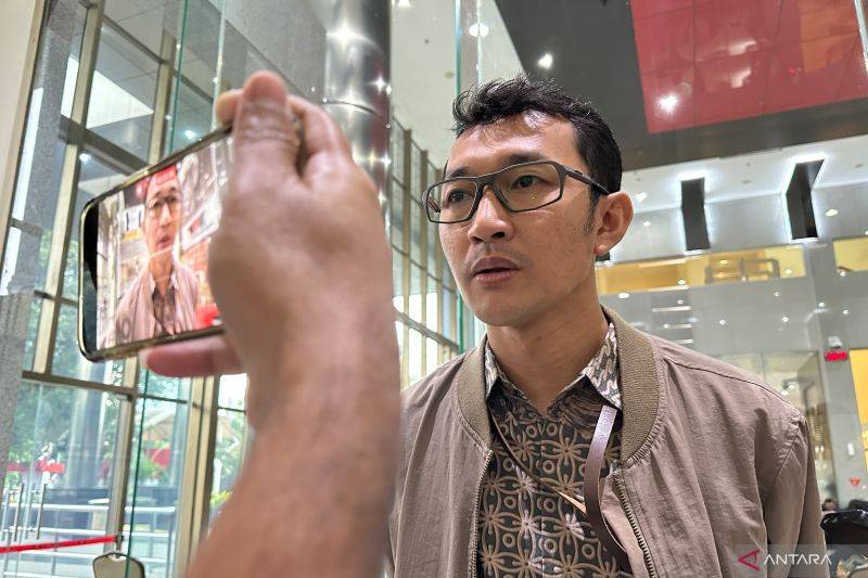 Juru Bicara Komisi Pemberantasan Korupsi Budi Prasetyo memberikan keterangan di Gedung Merah Putih KPK, Jakarta, Kamis (23/10/2025). (ANTARA/Rio Feisal)