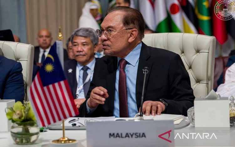 Perdana Menteri Malaysia Anwar Ibrahim saat menghadiri KTT Darurat Arab-Islam, di Doha, Qatar, Senin (15/9/2025). /ANTARA/HO-Kantor Perdana Menteri Malaysia.